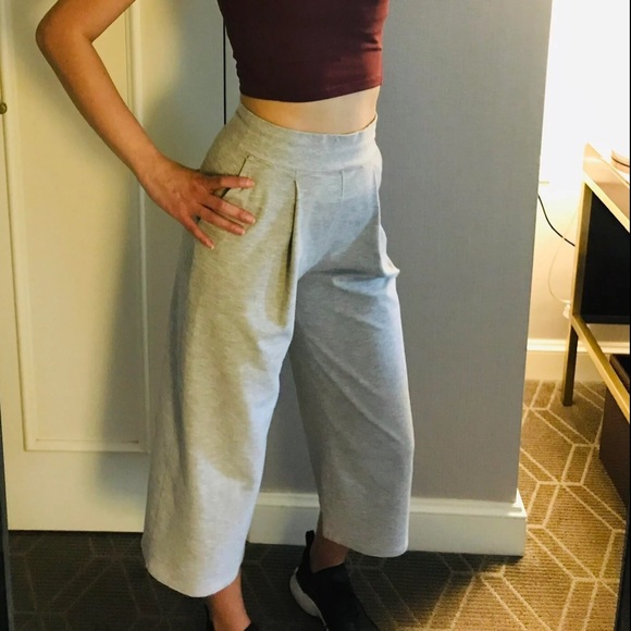 Lululemon can you feel me pleat to crop pants - Picture 4 of 5